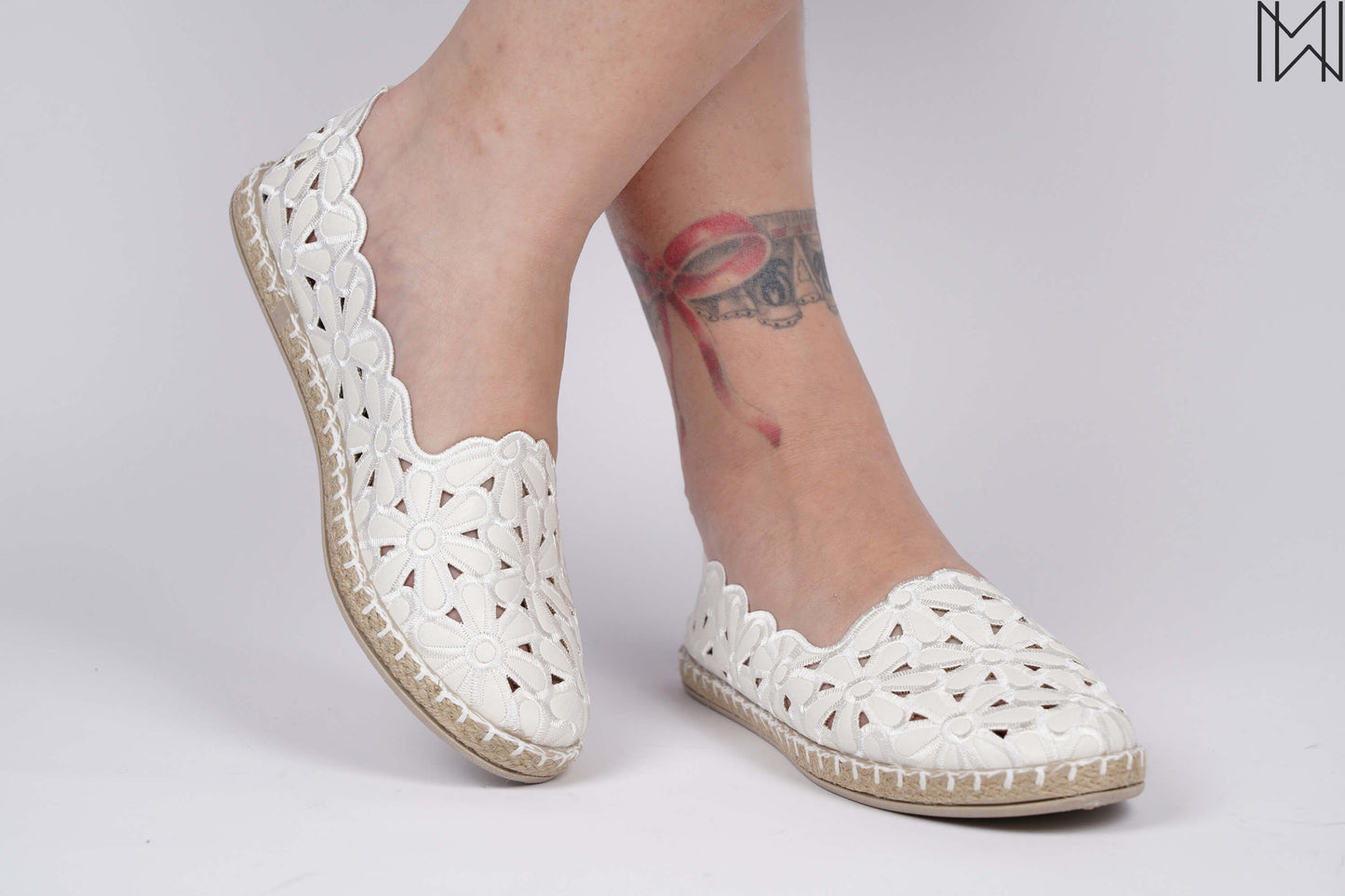 Espadrilles met witte bloemen