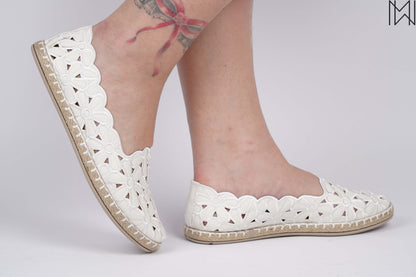 Espadrilles met witte bloemen